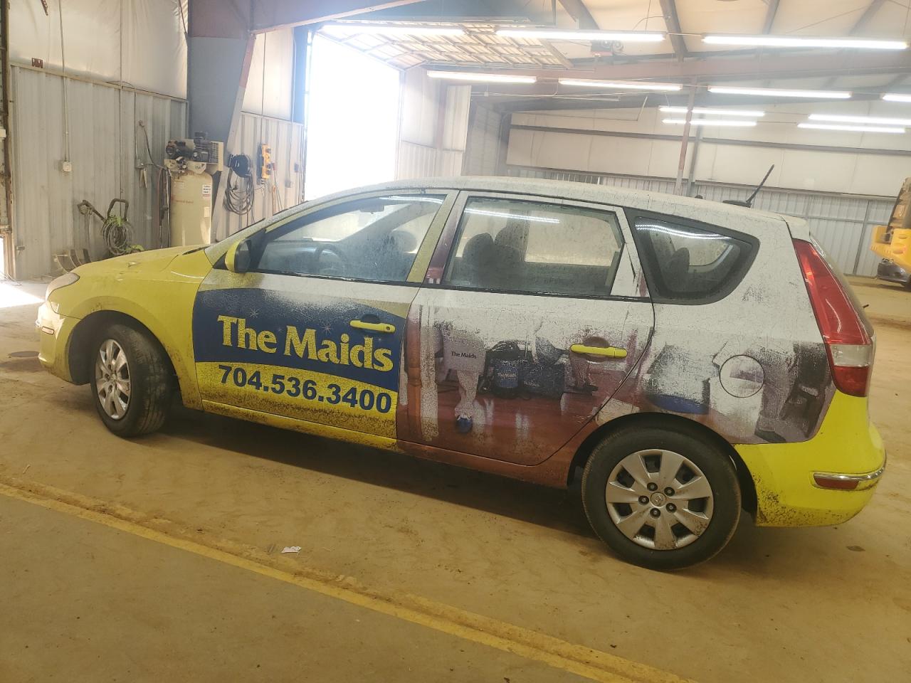 2011 Hyundai Elantra - Image 2