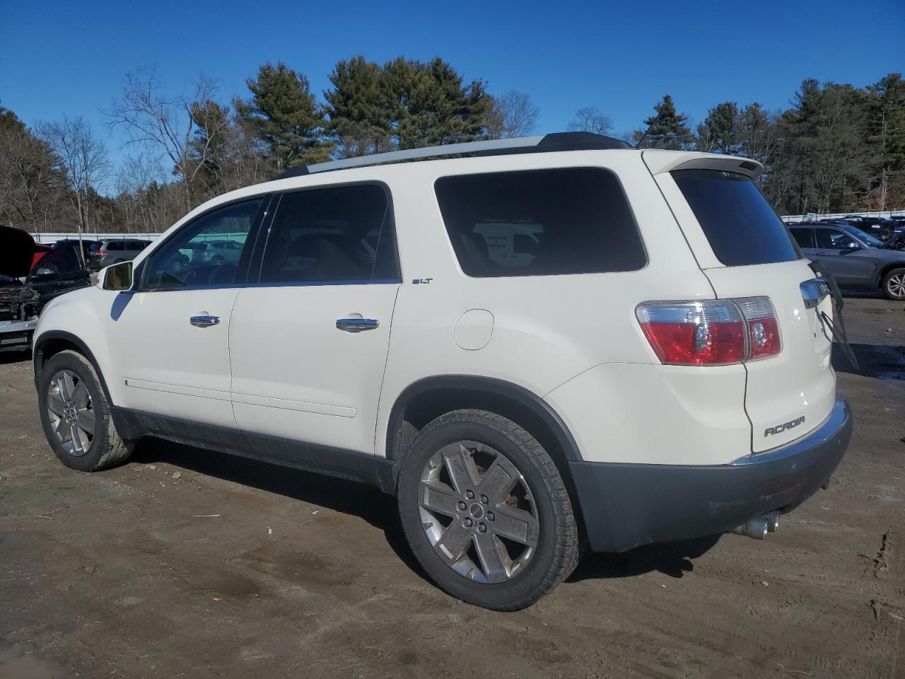 2010 GMC Acadia - Image 2