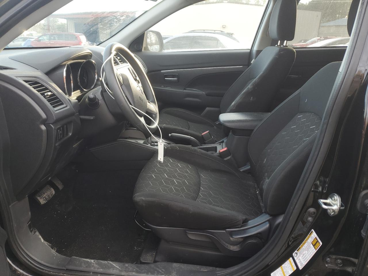 2024 Mitsubishi Outlander - Image 7