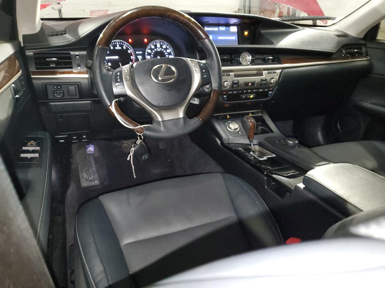 2014 Lexus ES - Image 8