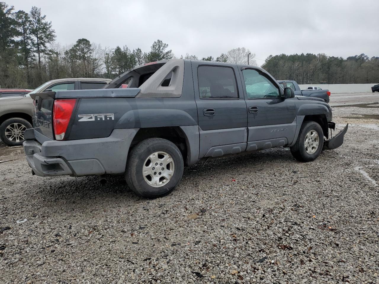 2003 Chevrolet Avalanche - Image 3
