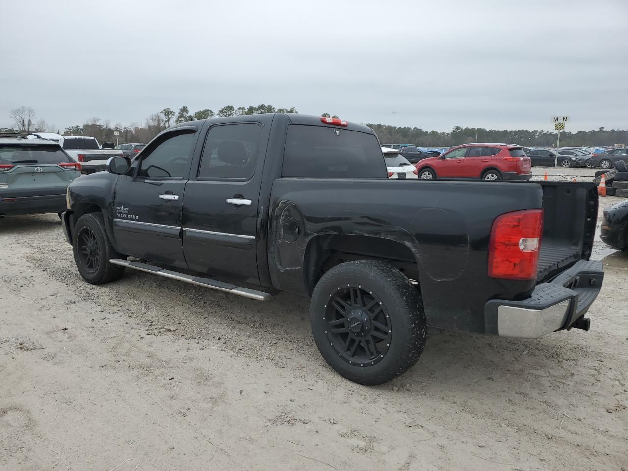 2009 Chevrolet Silverado - Image 2