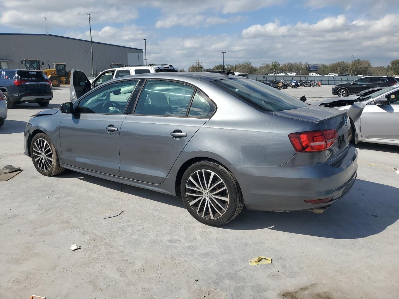 2015 Volkswagen Jetta - Image 2