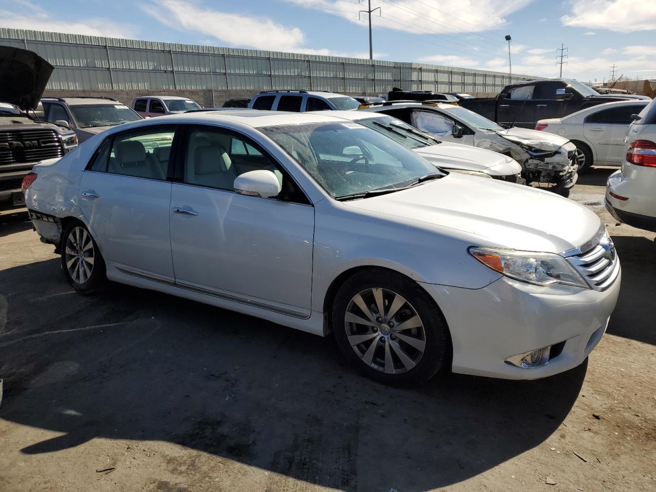2012 Toyota Avalon - Image 4