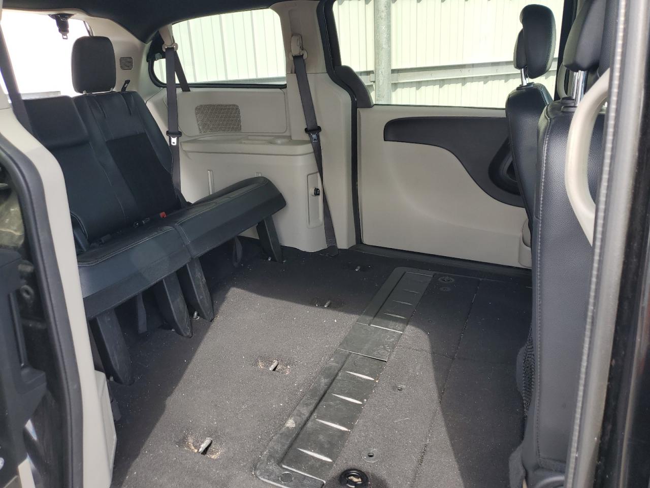 2019 Dodge Caravan - Image 11