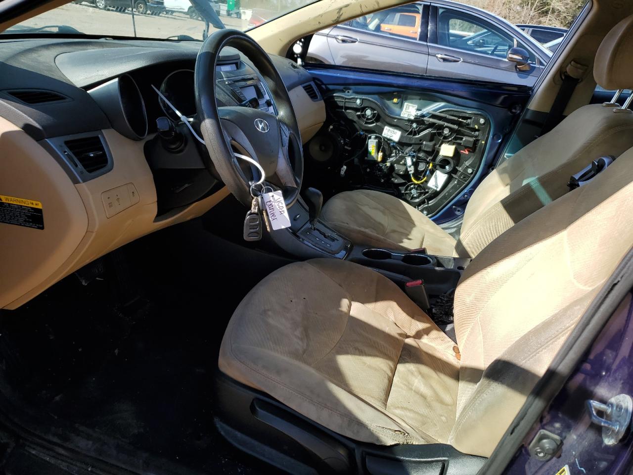 2013 Hyundai Elantra - Image 7