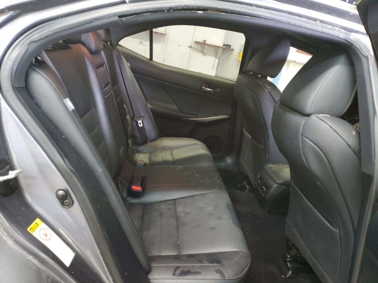 2016 Lexus IS - Image 10