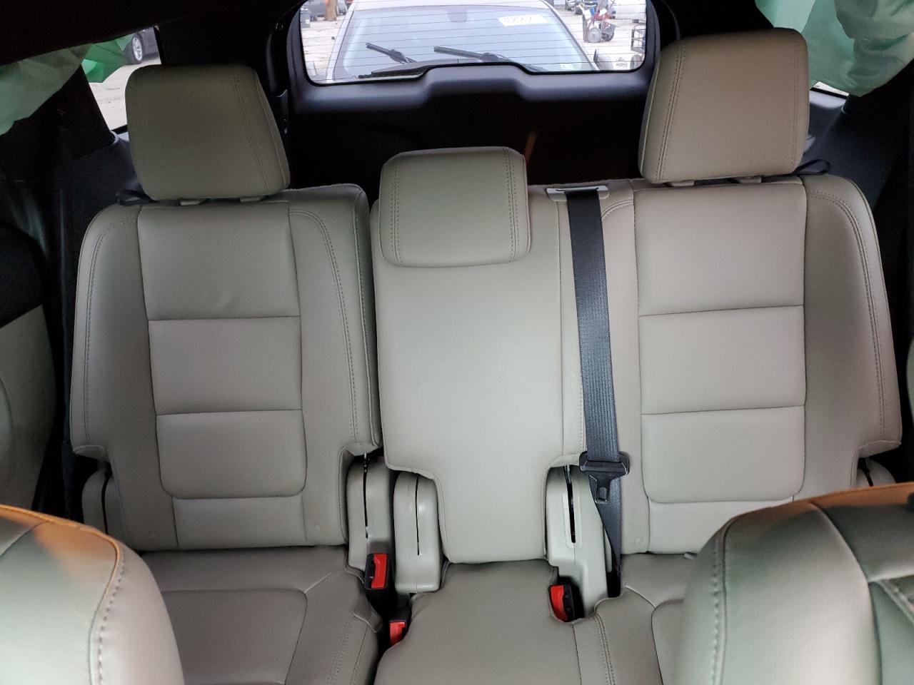 2015 Ford Explorer - Image 10