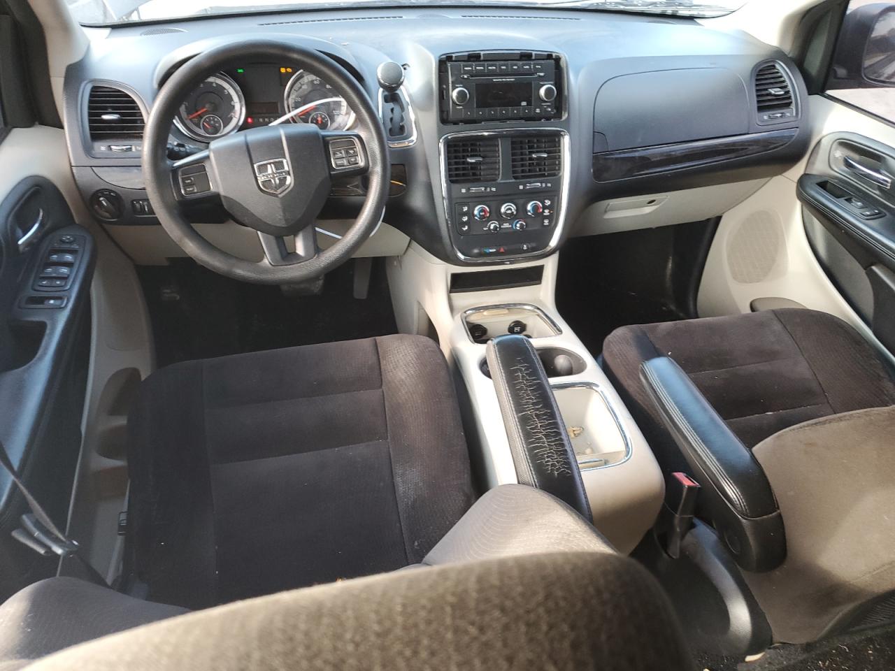 2014 Dodge Caravan - Image 8