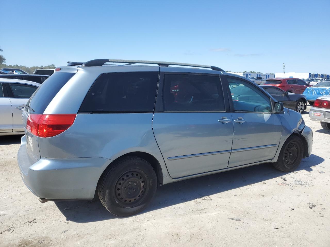 2004 Toyota Sienna - Image 3