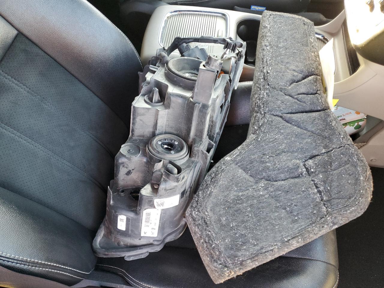 2017 Dodge Caravan - Image 13