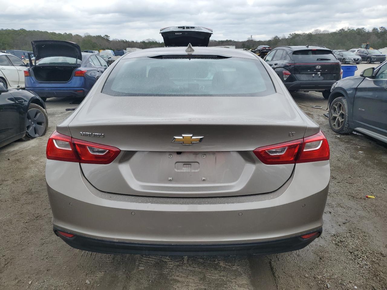 2023 Chevrolet Malibu - Image 6
