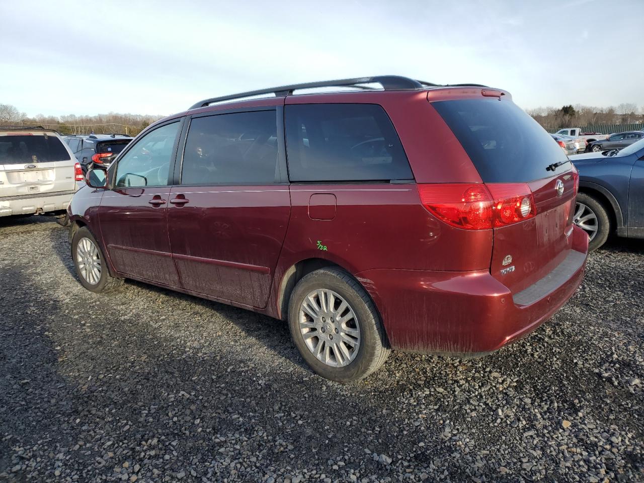 2008 Toyota Sienna - Image 2