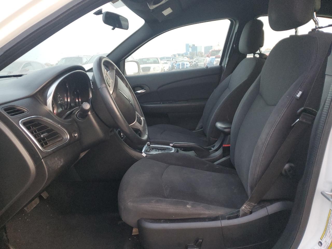 2013 Chrysler 200 - Image 7