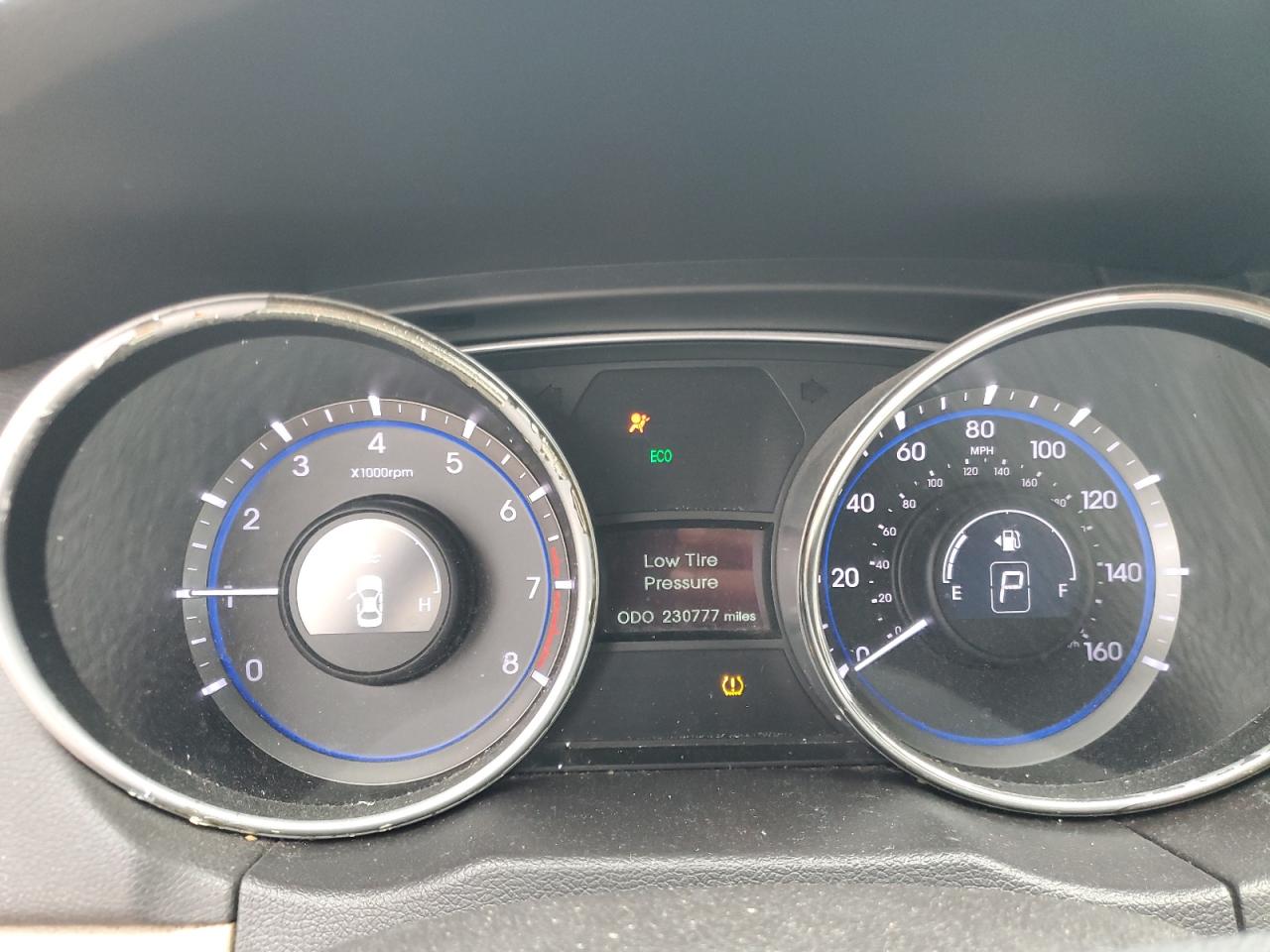 2011 Hyundai Sonata - Image 9