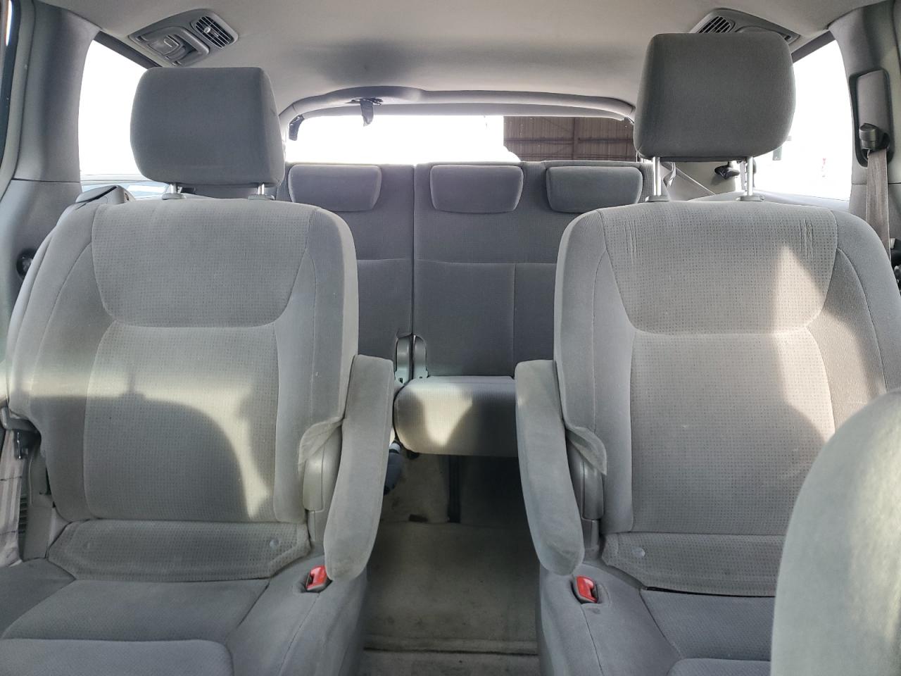 2005 Toyota Sienna - Image 10
