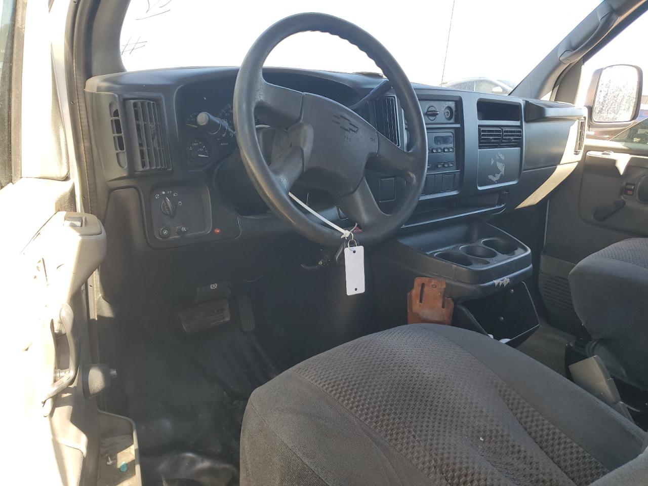 2005 Chevrolet Express - Image 8