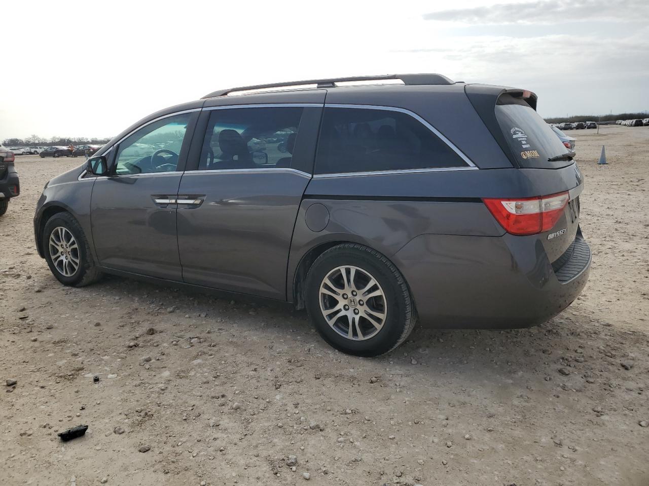 2012 Honda Odyssey - Image 2