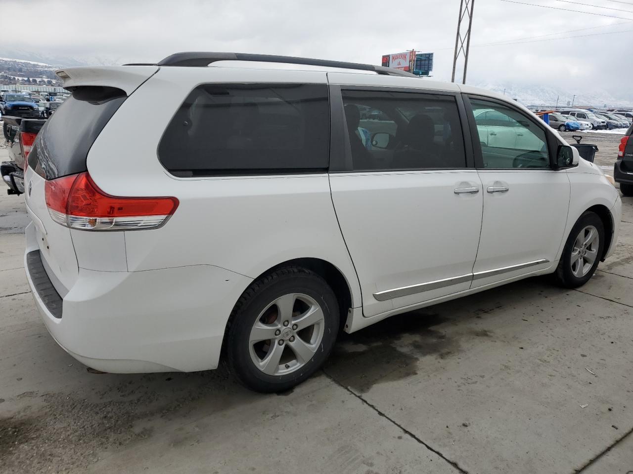 2011 Toyota Sienna - Image 3