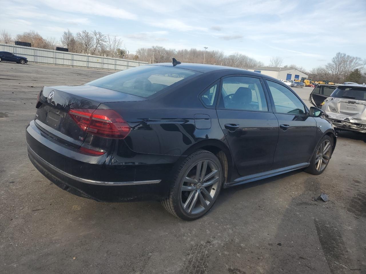 2018 Volkswagen Passat - Image 3