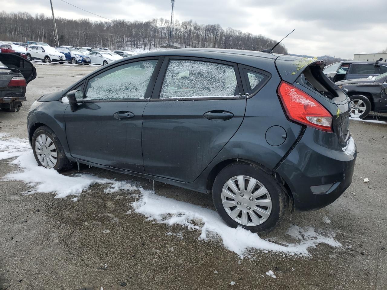 2011 Ford Fiesta - Image 2