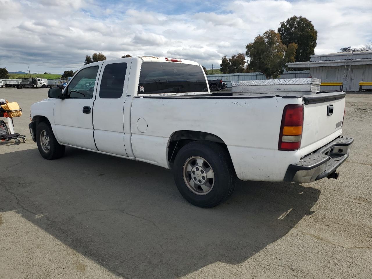 2001 Chevrolet Silverado - Image 2