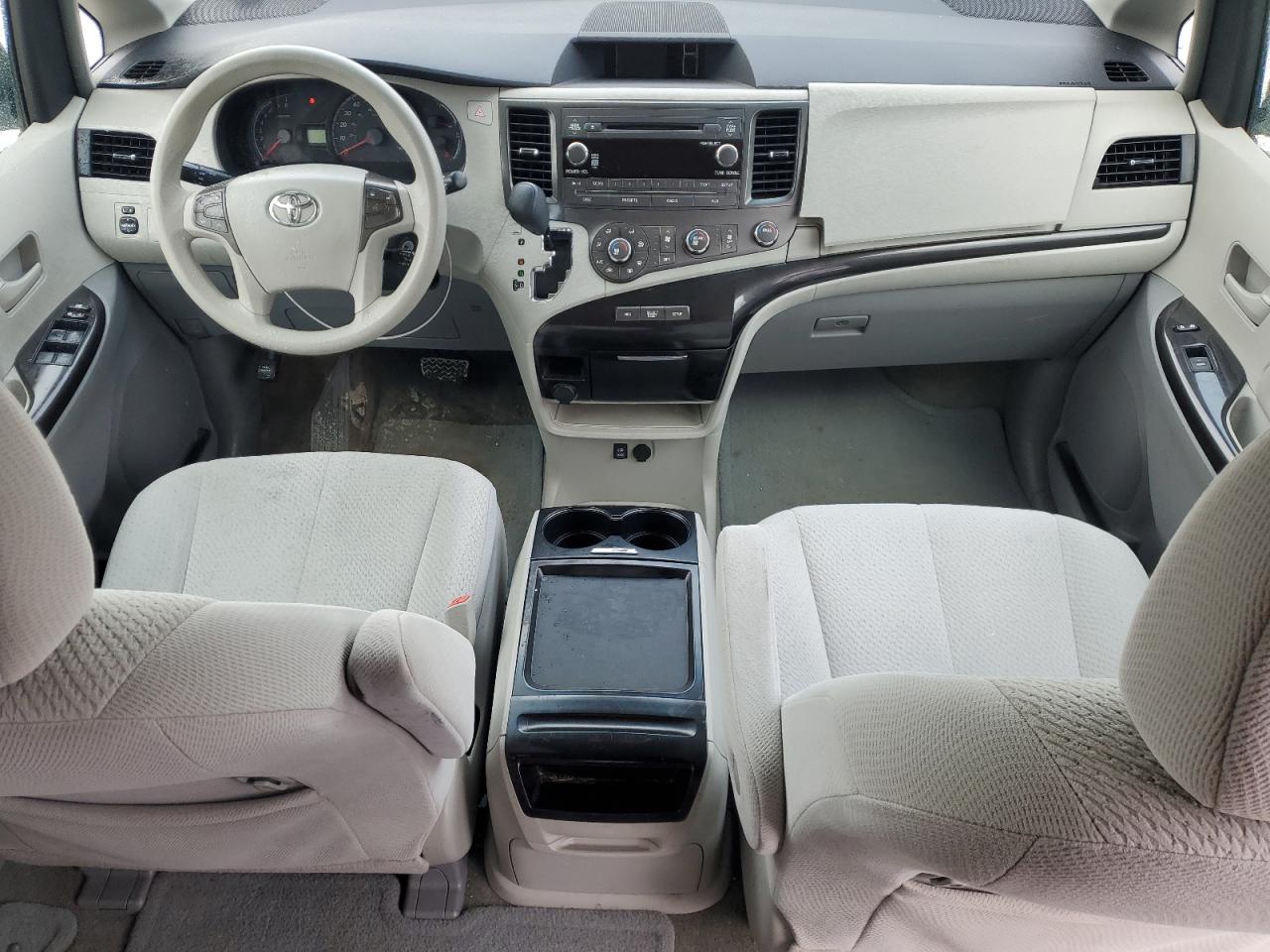2011 Toyota Sienna - Image 8