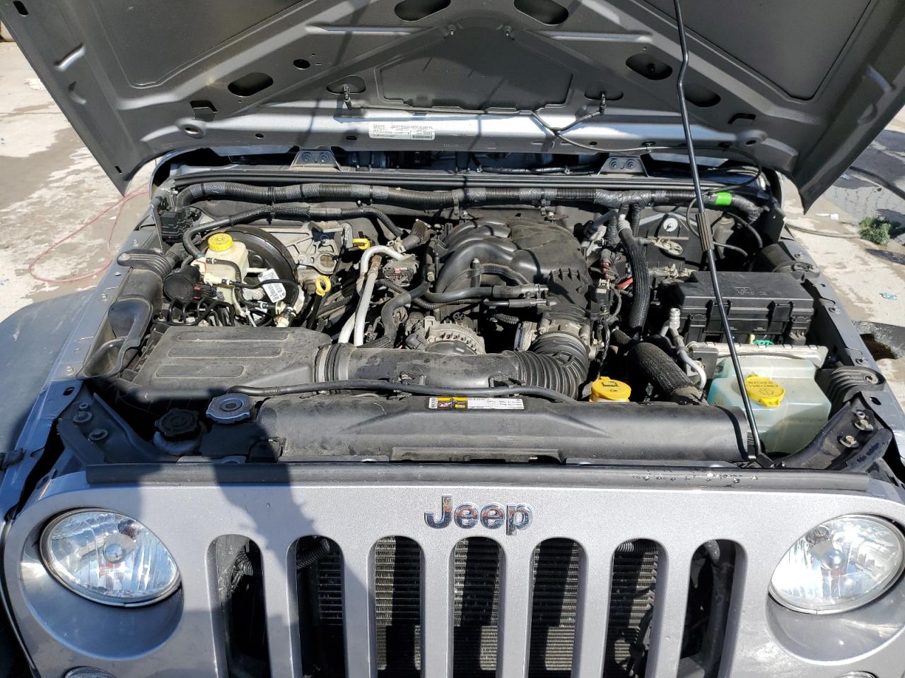 2016 Jeep Wrangler - Image 12