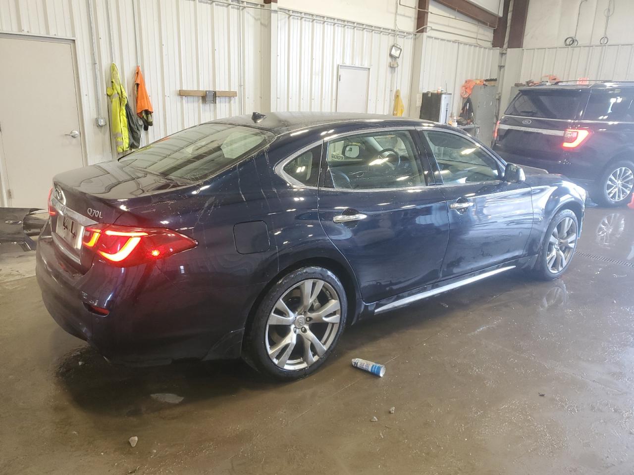 2016 Infiniti Q70 - Image 3