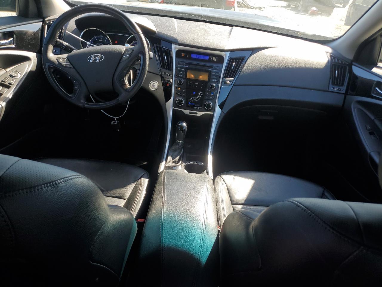 2012 Hyundai Sonata - Image 8