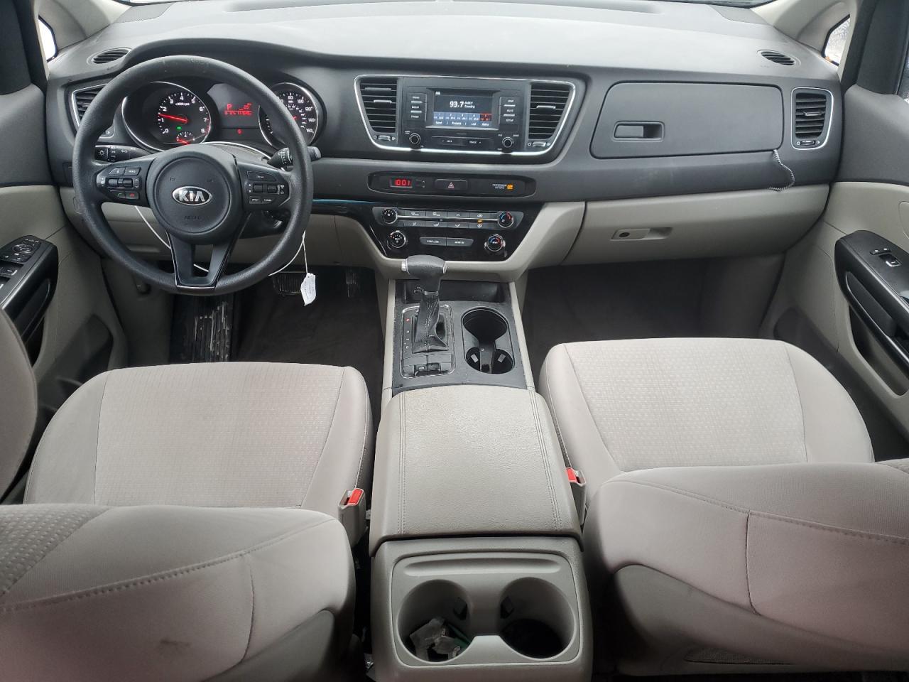 2017 Kia Sedona - Image 8