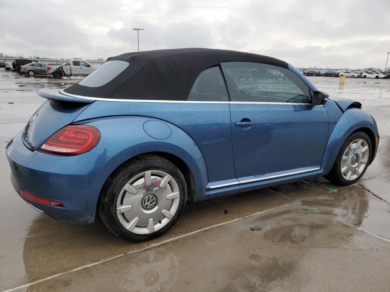 2019 Volkswagen Beetle - Image 3