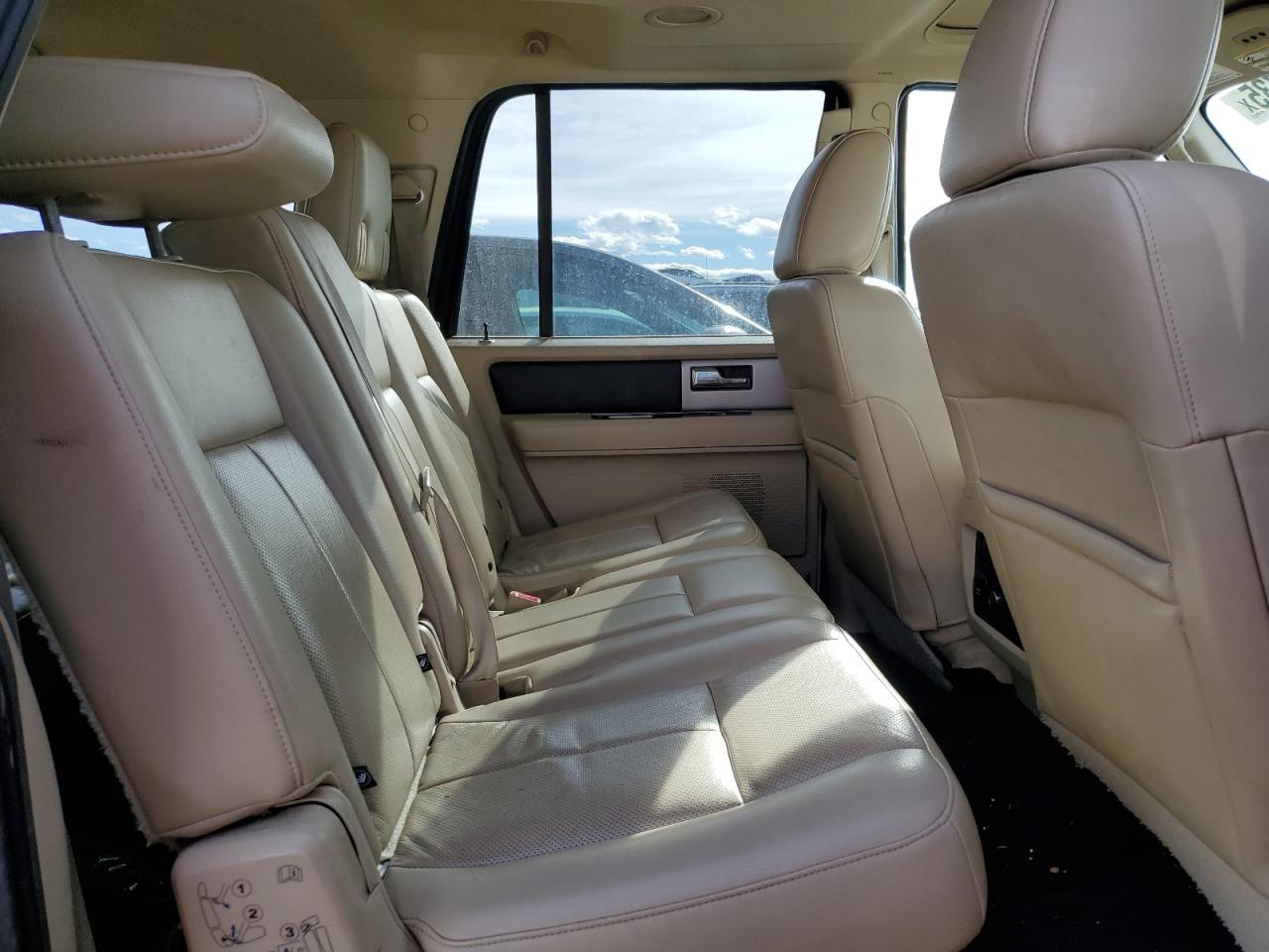 2017 Ford Expedition - Image 11