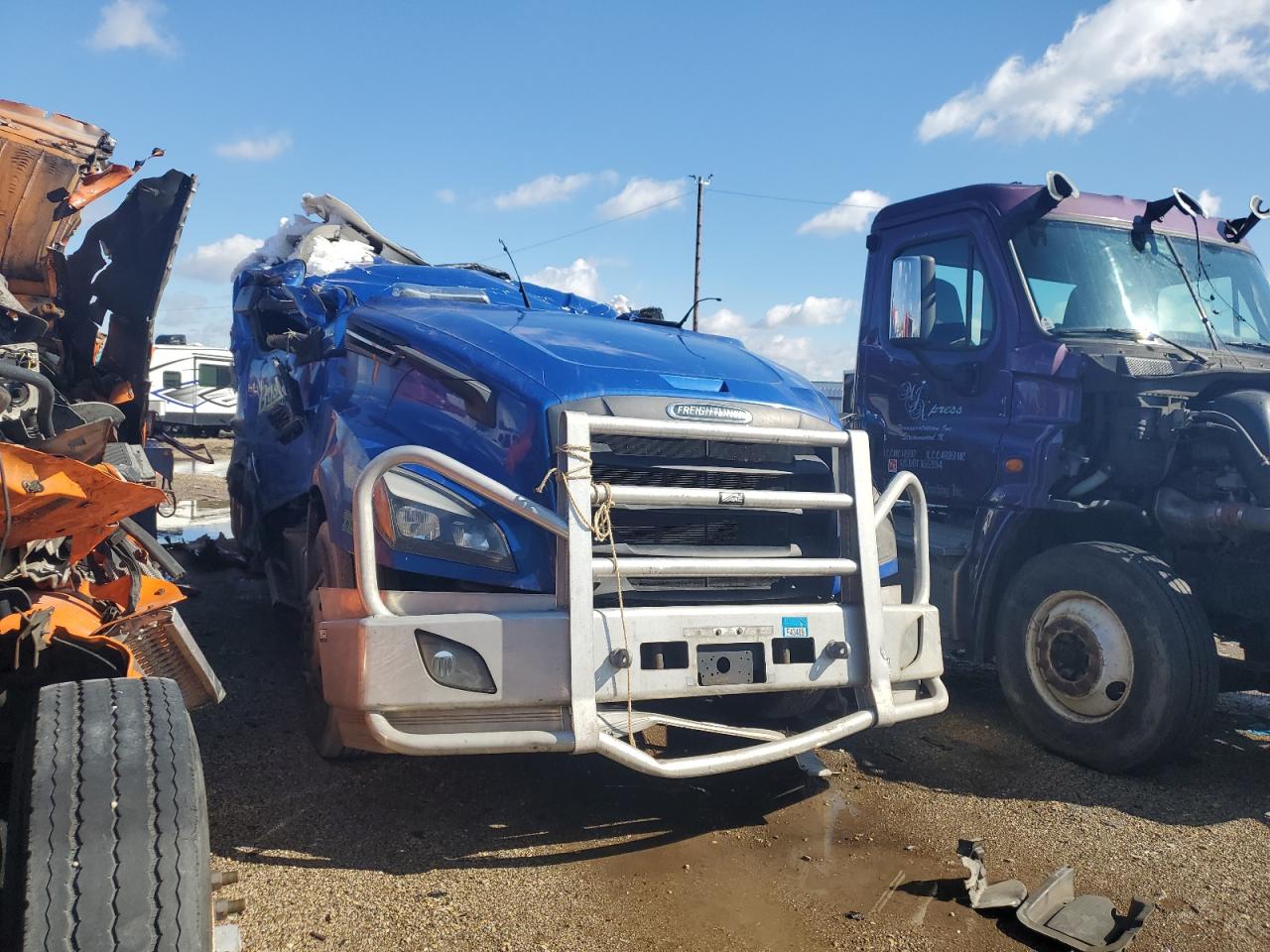2021 Freightliner Cascadia Semi Truck for Sale in Elgin, IL - All Over