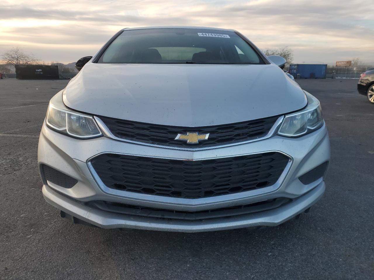 2018 Chevrolet Cruze - Image 5