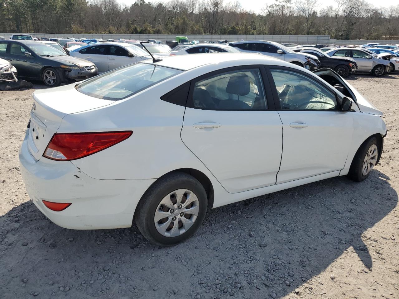 2015 Hyundai Accent - Image 3