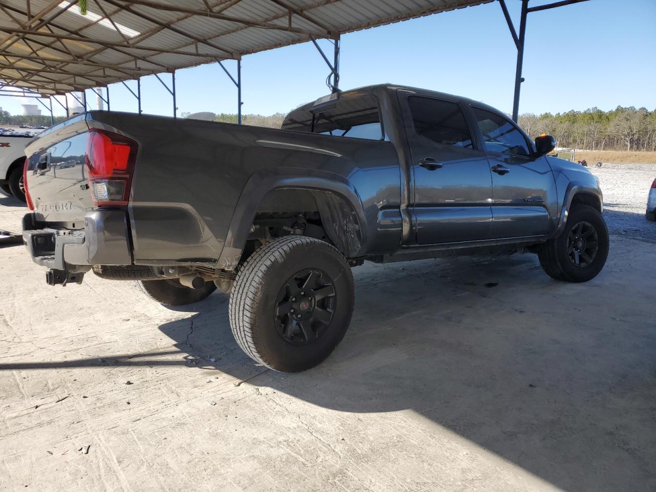 2019 Toyota Tacoma - Image 3