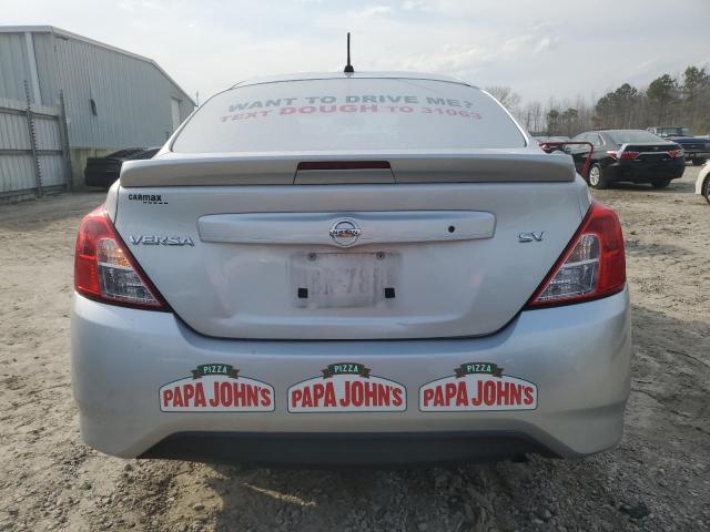  NISSAN VERSA 2017 Сріблястий