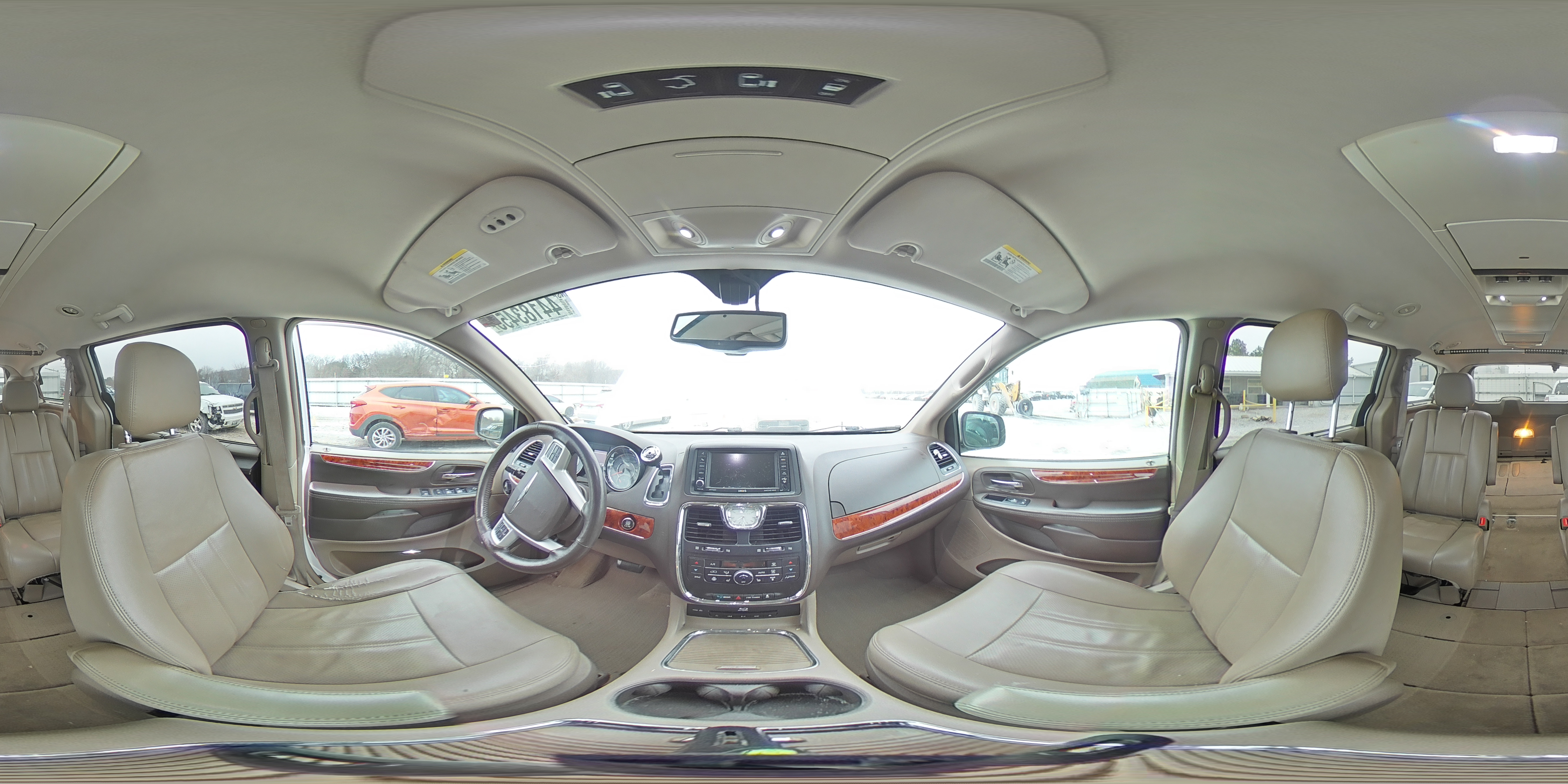 2015 Chrysler Town & Country - Image 14