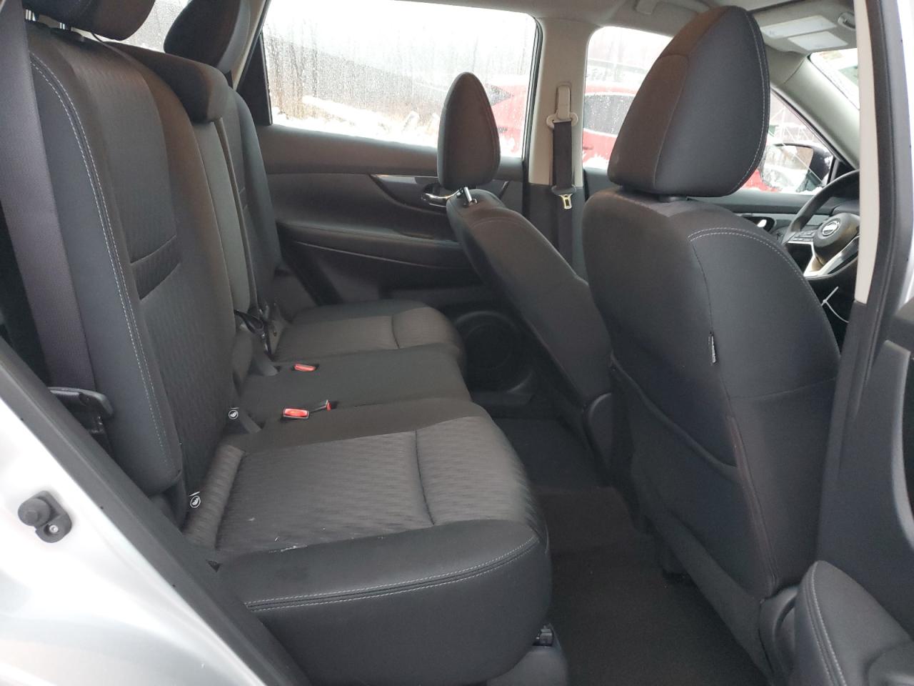 2018 Nissan Rogue - Image 11