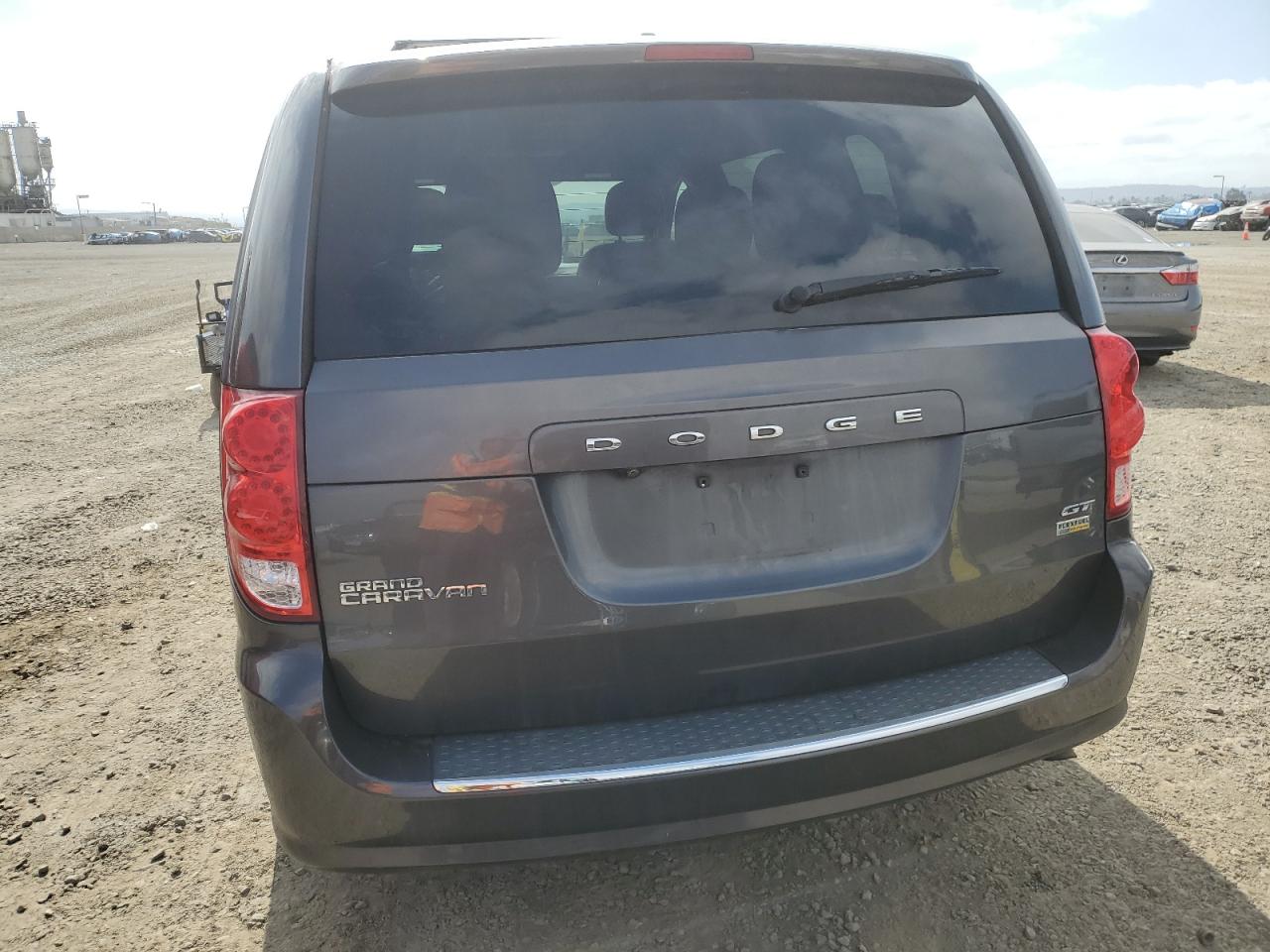 2018 Dodge Caravan - Image 6
