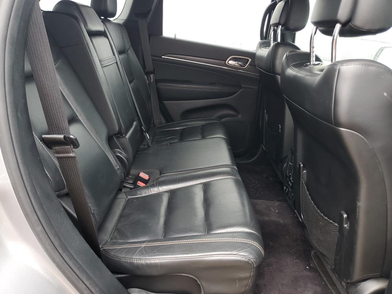 2017 Jeep Grand Cherokee - Image 11