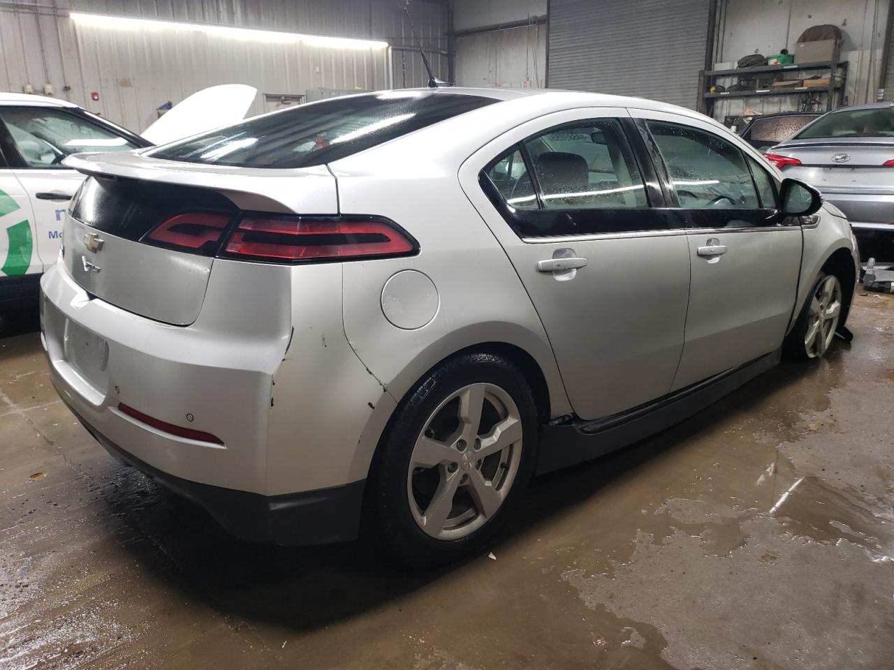 2014 Chevrolet Volt - Image 3