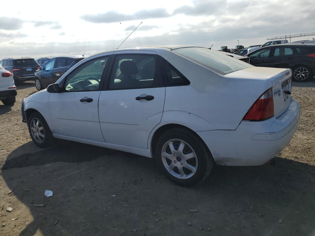 2005 Ford Focus - Image 2