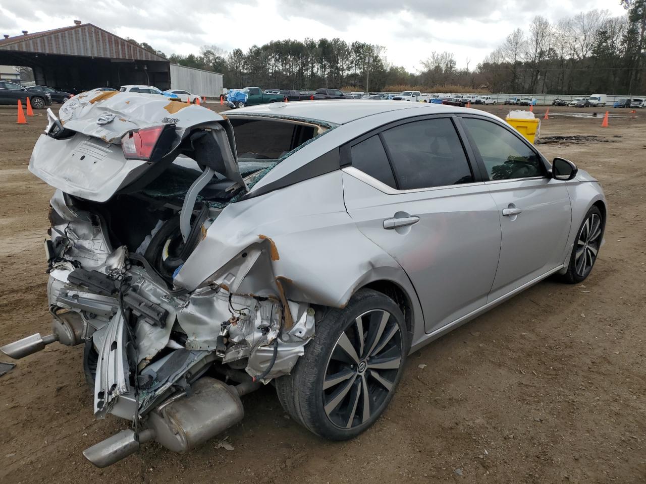 2020 Nissan Altima - Image 3