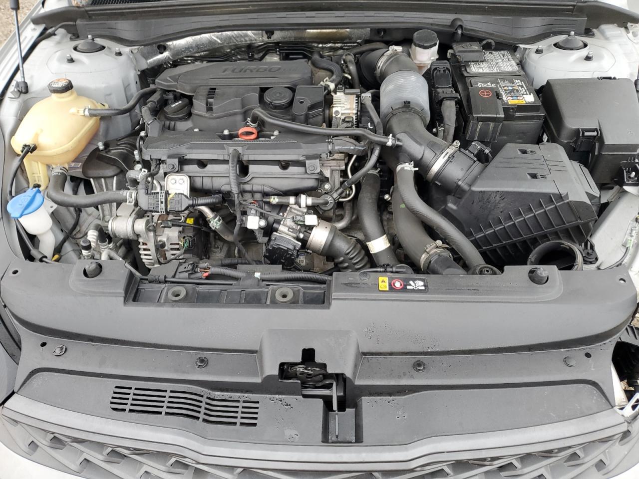 2022 Kia K5 - Image 11