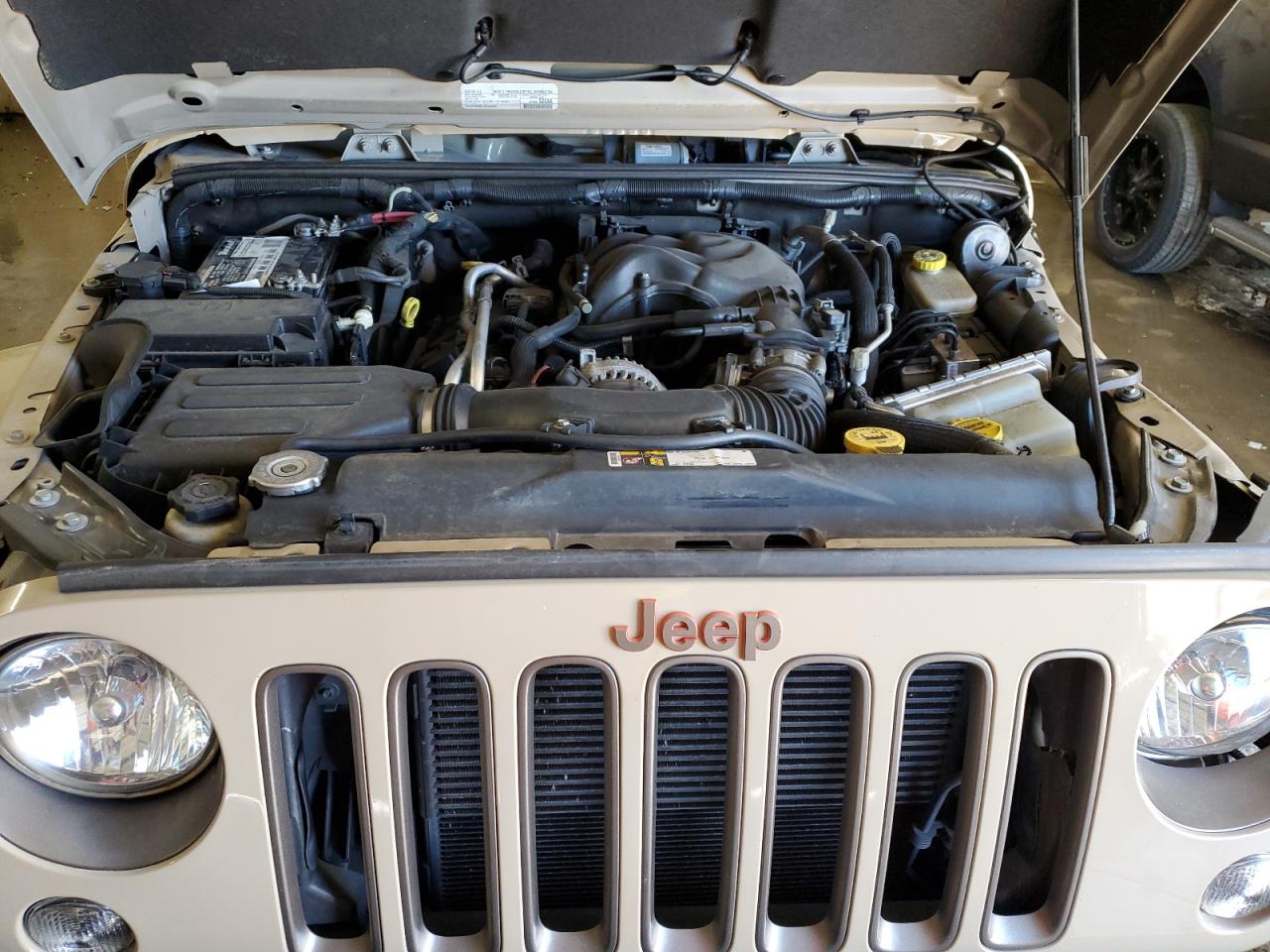 2016 Jeep Wrangler - Image 12