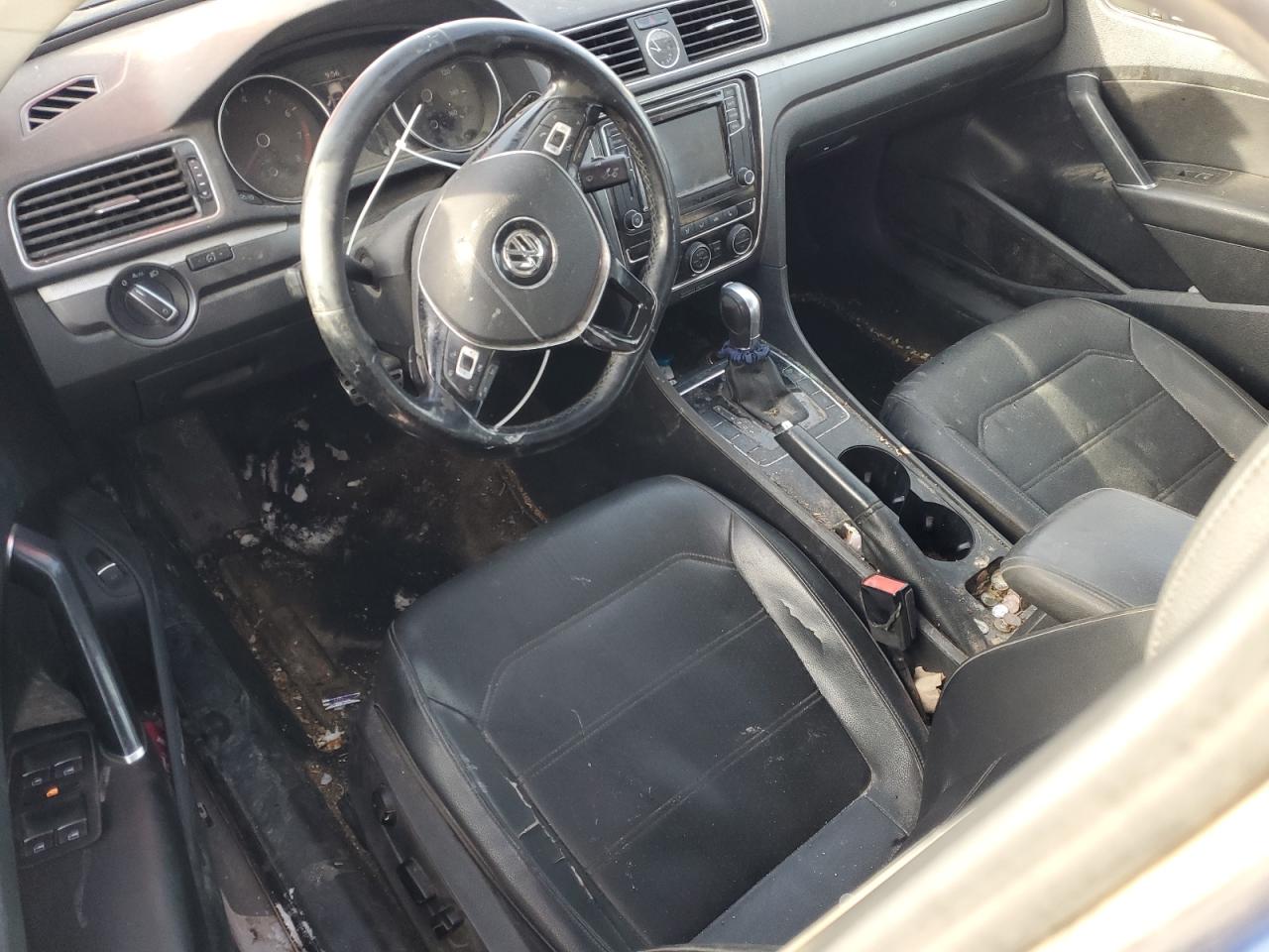 2017 Volkswagen Passat - Image 8