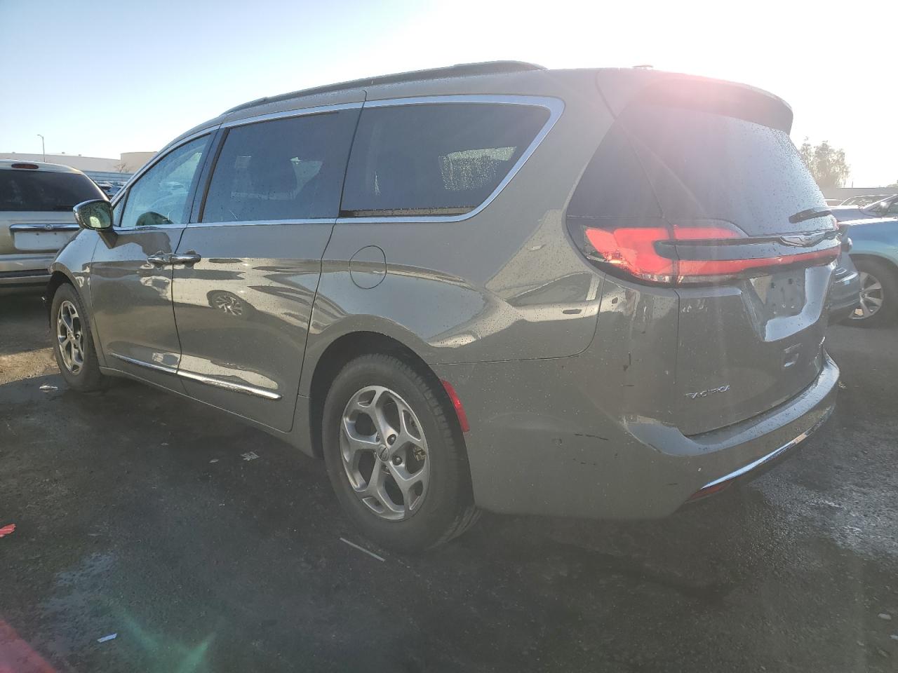 2022 Chrysler Pacifica - Image 2