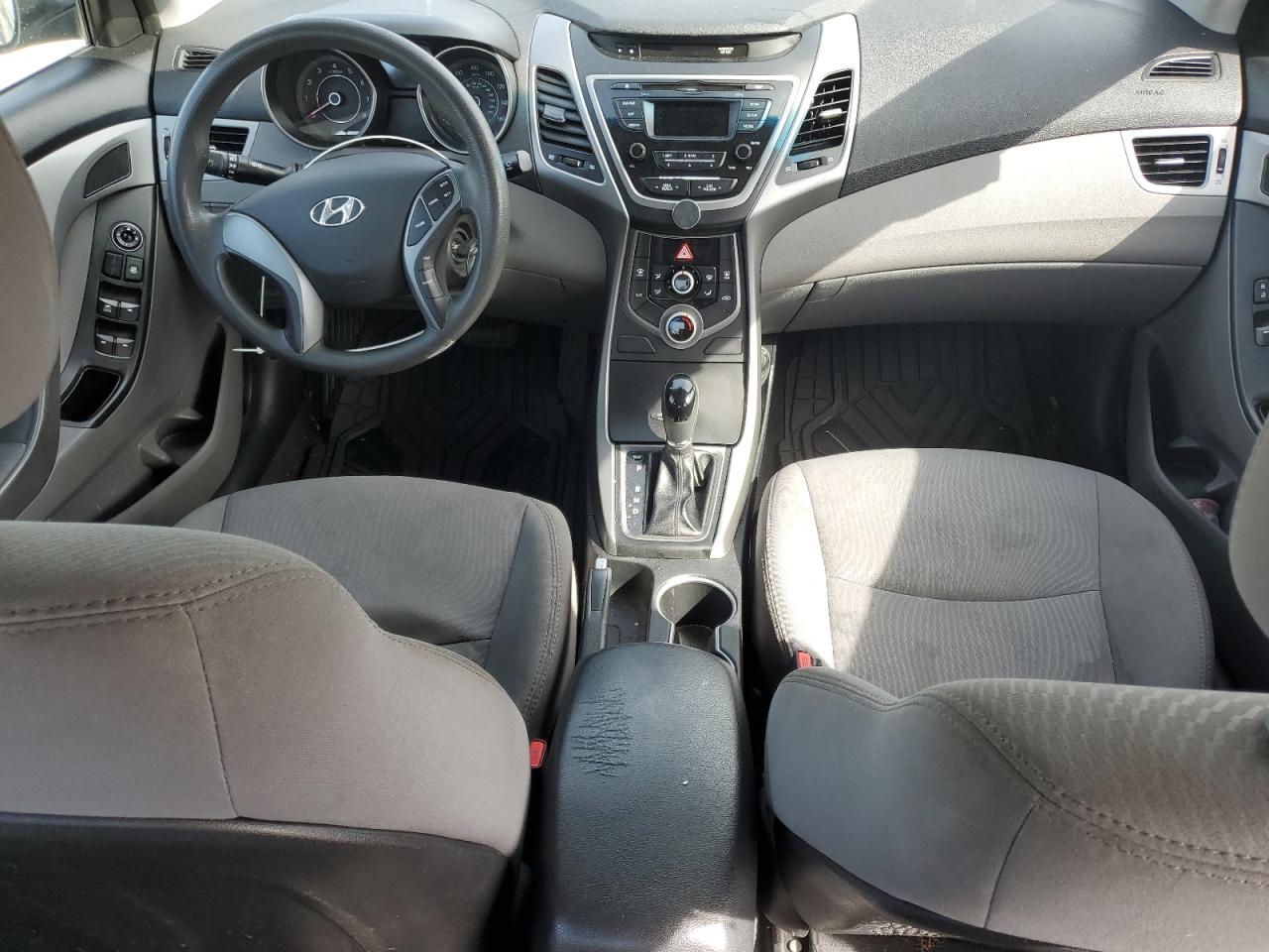 2016 Hyundai Elantra - Image 8